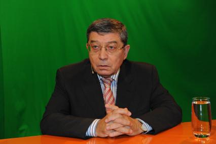 Политолог, член Общественной палаты, доктор экономических наук Иосиф Дискин в ИД КП. 28 ноября 2011 года.
