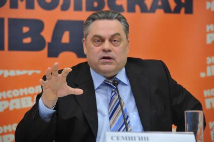 Лидер политической партии ПАТРИОТЫ РОССИИ Геннадий Семигин на пресс-конференции в КП. 30 ноября 2011 года.