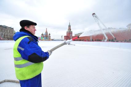 Заливка большого зимнего ГУМ-Катка. 25 ноября 2011 года.