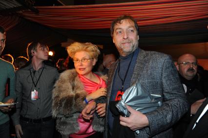 Премьера фильма ВЫСОЦКИЙ. СПАСИБО, ЧТО ЖИВОЙ. На снимке: телеведущая Елена Малышева и актер, сценарист и продюсер Никита Высоцкий. 29 ноября 2011 года.