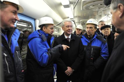 Мэр Москвы Сергей Собянин (в центре) на открытии новой станции ЗЯБЛИКОВО. 02 декабря 2011 года.