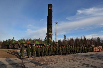 Пусковая установка подвижного грунтового ракетного комплекса \"Тополь\" после запуска ракеты, Плесецк, 03 ноября 2011 года