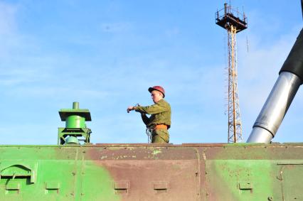 Пусковая установка подвижного грунтового ракетного комплекса \"Тополь\" после запуска ракеты, Плесецк, 03 ноября 2011 года