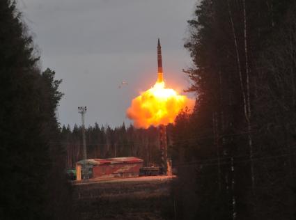 Запуск межконтинентально баллистической ракеты Тополь для решения продления срока экплуатации, Плесецк, 03 ноября 2011 года