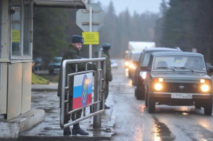 КПП (контрольно- пропускной пункт) в военный городок Мирный Архангельской области, Плесецк, 03 ноября 2011 года