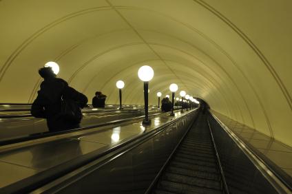 Эскалатор в московском метрополитене. 18 декабря 2008 года.