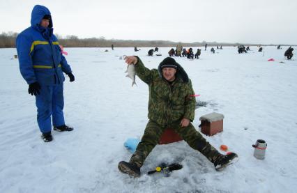 5 февраля 2011. Волгоградская область, Иловлинский район. Озеро Большой Ильмень. Соревнования по зимней рыбалке.