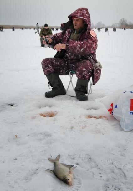 5 февраля 2011. Волгоградская область, Иловлинский район. Озеро Большой Ильмень. Соревнования по зимней рыбалке.