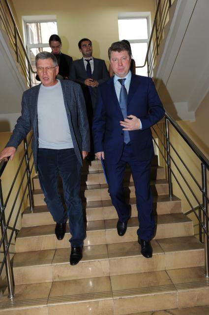Главный редактор ЗАО ИД КОМСОМОЛЬСКАЯ ПРАВДА Владимир Сунгоркин (слева) и руководитель Департамента СМИ и рекламы Москвы Владимир Черников. В ИД КП. 06 декабря 2011 года.