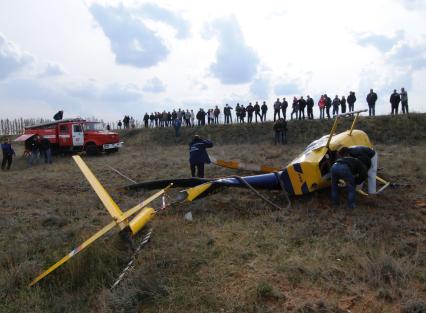 15 октября 2011. Волгоградская область, поселок Ерзовка.
Открытие вертолетного клуба \" Аэросоюз \". При выполнении показательных полетов вертолет Robinson R44 совершил жесткую посадку.