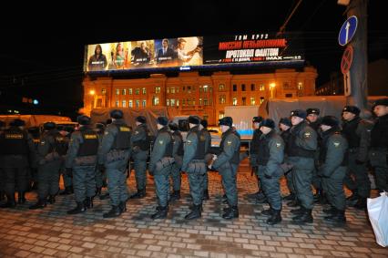 Митинг на Триумфальной площади. На снимке: сотрудники ОМОНа во время митинга оппозиции. Москва.  06 декабря 2011 года.