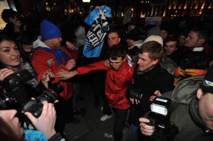 На Триумфальной площади, где проходит митинг оппозиции. Москва. 06 декабря 2011 года.