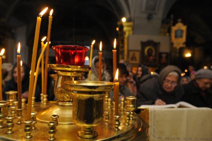 Прощание с патриархом Московским и всея Руси Алексием II  в Богоявленском кафедральном соборе. 12 декабря  2008 года.