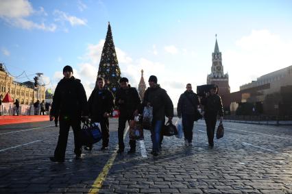 Гости столицы на Красной площади. Москва. 06 декабря 2011 года.