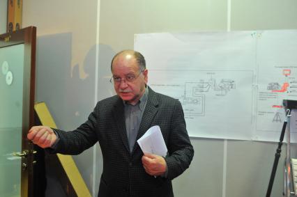 Даниил Дондурей - культуролог, главный редактор журнала ИСКУССТВО КИНО, член Совета по развитию гражданского общества и правам человека при Президенте РФ. В ИД КП. 13 декабря 2011 года.
