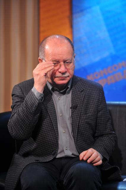 Даниил Дондурей - культуролог, главный редактор журнала ИСКУССТВО КИНО, член Совета по развитию гражданского общества и правам человека при Президенте РФ. В ИД КП. 13 декабря 2011 года.