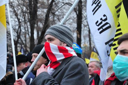 Участники санкционированного митинга против фальсификации результатов прошедших выборов в Госдуму РФ ЗА ЧЕСТНЫЕ ВЫБОРЫ на Болотной площади. Москва. 11 декабря  2011 года.