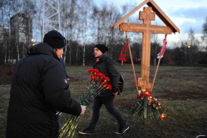 Болельщики почтили память болельщика ФК СПАРТАК  Егора Свиридова, убитого год назад. 06 декабря  2011 года.