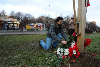 Болельщики почтили память болельщика ФК СПАРТАК  Егора Свиридова, убитого год назад. 06 декабря  2011 года.