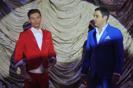 Comedy Club вручил новогодние награды. На снимке: резиденты COMEDY CLUB Гарик Мартиросян и Павел Воля. 07 декабря 2011 года.