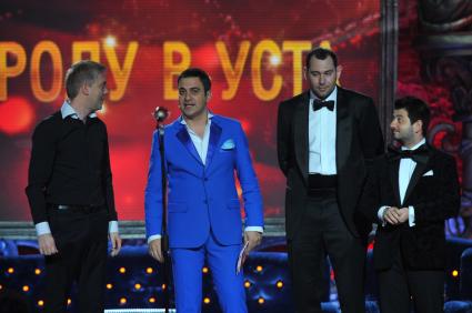 Comedy Club вручил новогодние награды. На снимке: резиденты COMEDY CLUB Гарик Мартиросян, Михаил Галустян, Сергей Светлаков и Семен Слепаков. 07 декабря 2011 года.