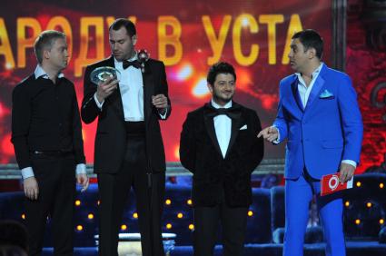 Comedy Club вручил новогодние награды. На снимке: резиденты COMEDY CLUB Гарик Мартиросян, Михаил Галустян, Семен Слепаков и Сергей Светлаков. 07 декабря 2011 года.
