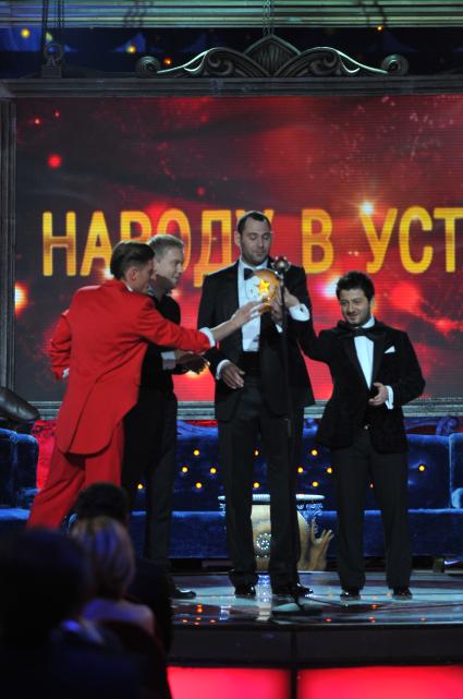 Comedy Club вручил новогодние награды. На снимке: резиденты COMEDY CLUB Михаил Галустян, Павел Воля, Сергей Светлаков и Семен Слепаков. 07 декабря 2011 года.