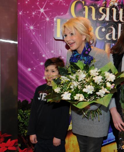 Премьера ледового мюзикла СПЯЩАЯ КРАСАВИЦА. На снимке: телеведущая Татьяна Веденеева. 16 декабря 2011 года.