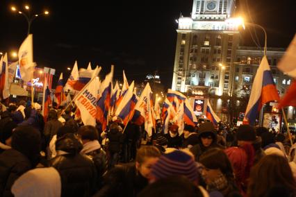 Активисты организации \"Молодая гвардия\" во время митинга на Триумфальной площади. 06 декабря 2011 года.