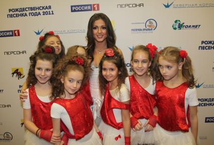 Церемония вручения премии \"Песенка года 2011\". На снимке певица Нюша. 07 декабря 2011 года.