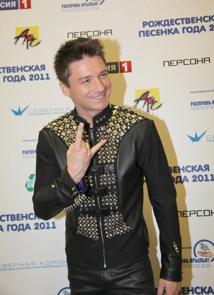 Церемония вручения премии \"Песенка года 2011\". На снимке певец Сергей Лазарев. 07 декабря 2011 года.