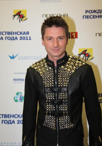 Церемония вручения премии \"Песенка года 2011\". На снимке певец Сергей Лазарев. 07 декабря 2011 года.