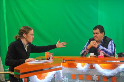 Станислав Садальский - актер, заслуженный артист РСФСР и ведущий (справа): Александр Яковлев . В ИД КП. 21 декабря 2011 года.