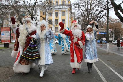 ПАРАД ДЕДОВ МОРОЗОВ. КРАСНОДАР. 24.12.2011.