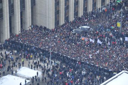 Участники митинга оппозиции ЗА ЧЕСТНЫЕ ВЫБОРЫ на проспекте Сахарова. 24 декабря 2011 года.