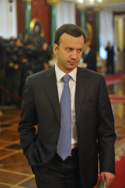 Помощник президента РФ Аркадий Дворкович перед началом ежегодного послания президента России Дмитрия Медведева Федеральному Собранию РФ в Георгиевском зале Кремля. Москва. 22 декабря 2011 года.