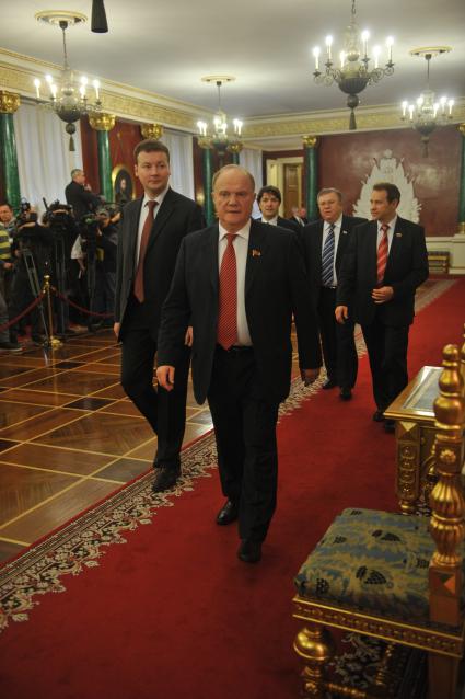 Лидер КПРФ Геннадий Зюганов перед началом ежегодного послания президента России Дмитрия Медведева Федеральному Собранию РФ в Георгиевском зале Кремля. Москва. 22 декабря 2011 года.