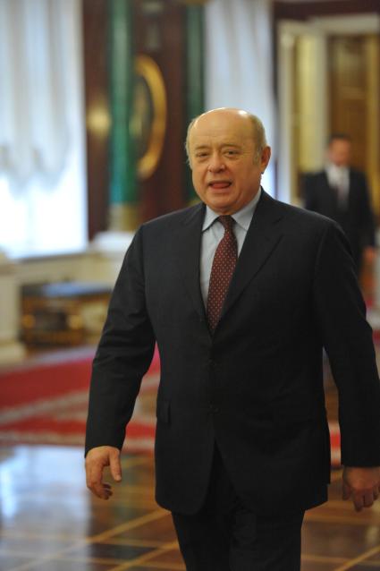 Директор Службы внешней разведки РФ Михаил Фрадков перед началом ежегодного послания президента России Дмитрия Медведева Федеральному Собранию РФ в Георгиевском зале Кремля. Москва. 22 декабря 2011 года.