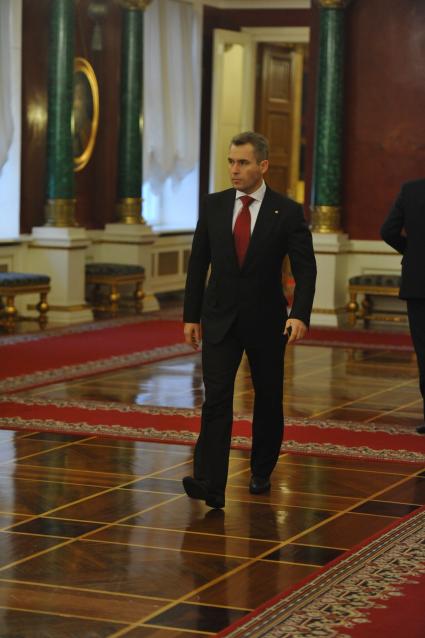 Уполномоченный при президенте РФ по правам ребенка Павел Астахов перед началом ежегодного послания президента России Дмитрия Медведева Федеральному Собранию РФ в Георгиевском зале Кремля. Москва. 22 декабря 2011 года.