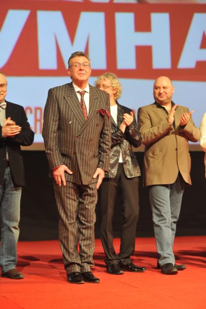 Премьера фильма МОЯ БЕЗУМНАЯ СЕМЬЯ в кинотеатре КАРО ОКТЯБРЬ. На снимке: актер Андрей Ургант. Москва. 26 декабря 2011 года.
