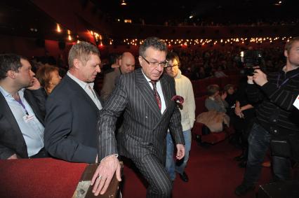 Премьера фильма МОЯ БЕЗУМНАЯ СЕМЬЯ в кинотеатре КАРО ОКТЯБРЬ. На снимке: актер Андрей Ургант. Москва. 26 декабря 2011 года.