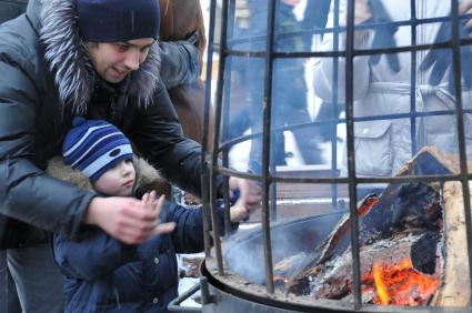 Парк \\\"Сокольники\\\". Зимние развлечения.  Москва. 09 января 2012 года.