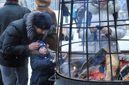 Парк \\\"Сокольники\\\". Зимние развлечения.  Москва. 09 января 2012 года.