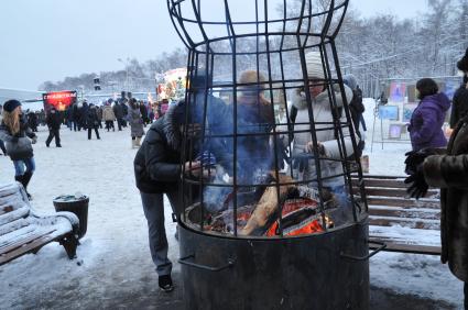 Парк \\\"Сокольники\\\". Зимние развлечения.  Москва. 09 января 2012 года.