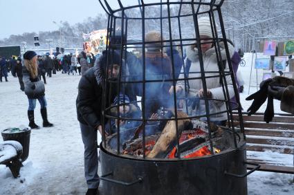 Парк \\\"Сокольники\\\". Зимние развлечения.  Москва. 09 января 2012 года.