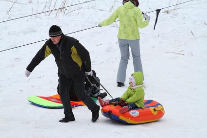 КАТАНИЕ НА САНКАХ. 08.01.2012.