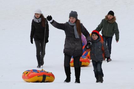 КАТАНИЕ НА САНКАХ. 08.01.2012.