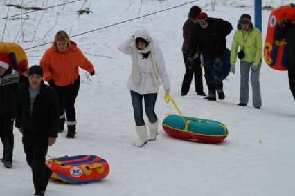 КАТАНИЕ НА САНКАХ. 08.01.2012.