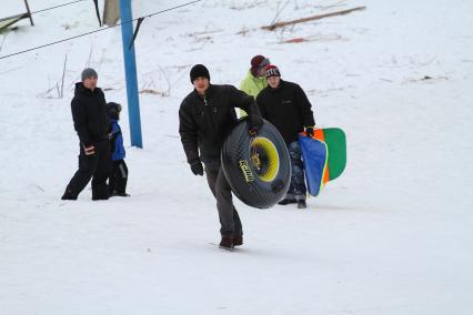 КАТАНИЕ НА САНКАХ. 08.01.2012.