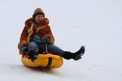 КАТАНИЕ НА САНКАХ. 08.01.2012.